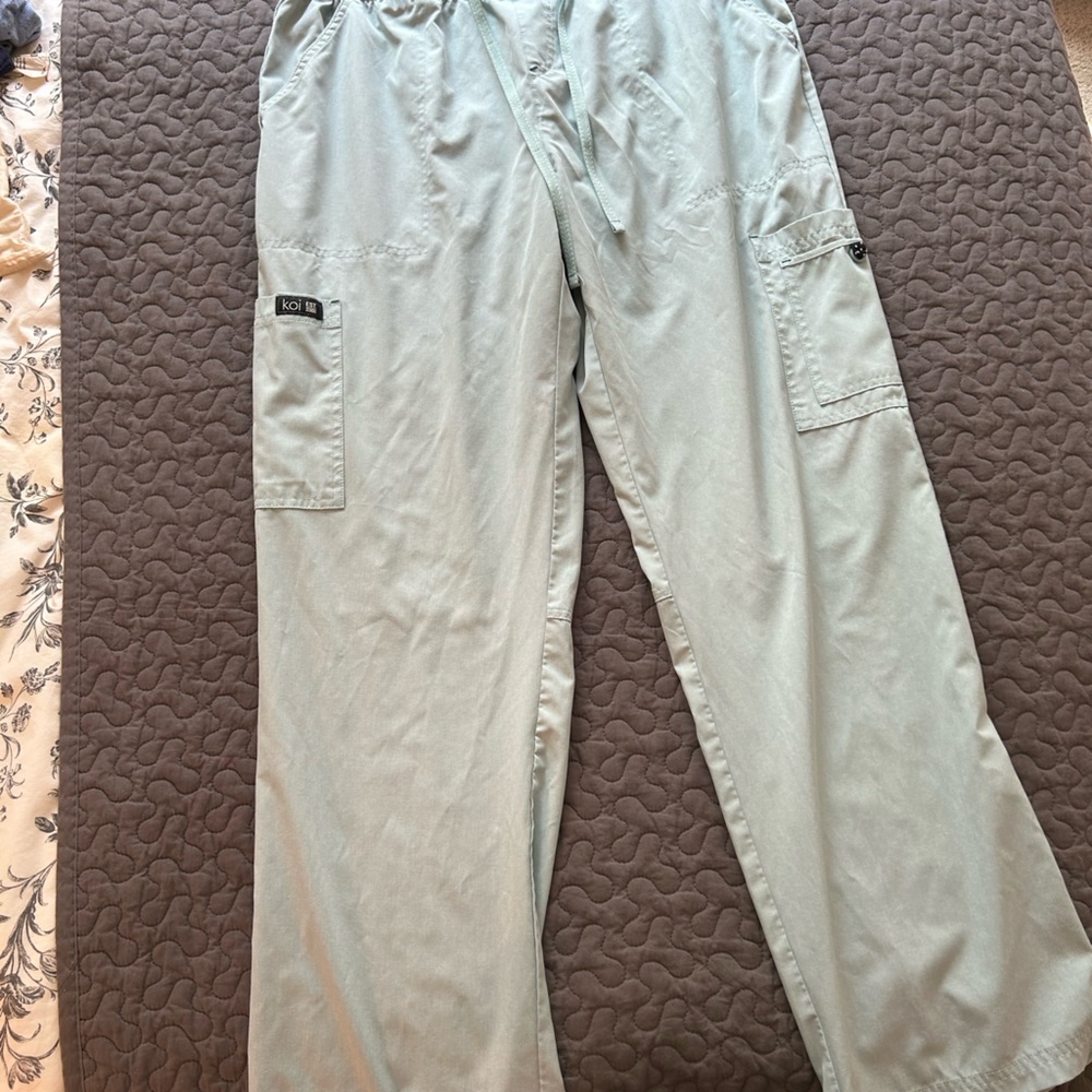 Koi heathered green scrub top and pants